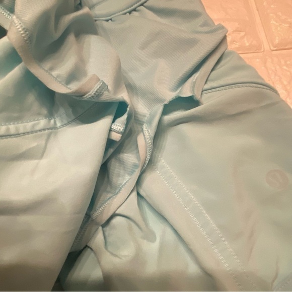 Lululemon Tracker Short V 4" Icing Blue size 4 - Picture 6 of 8
